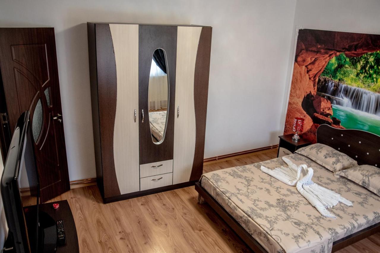 Отель Casa Robi Pestisani Экстерьер фото
