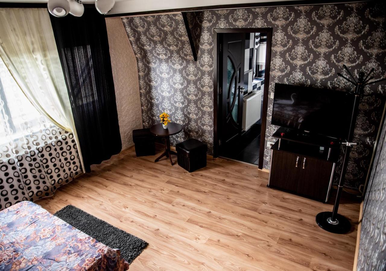 Отель Casa Robi Pestisani Экстерьер фото