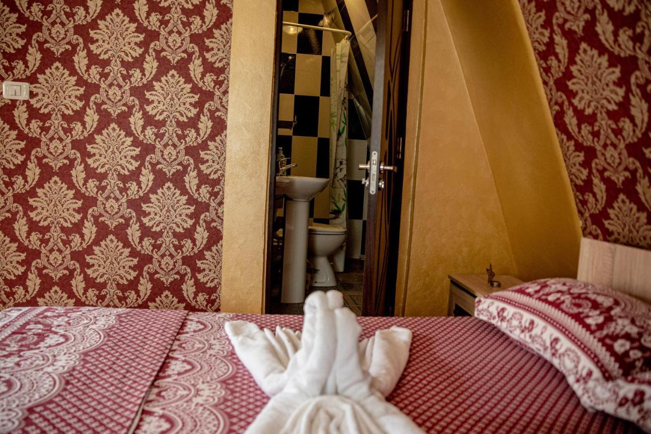 Отель Casa Robi Pestisani Экстерьер фото