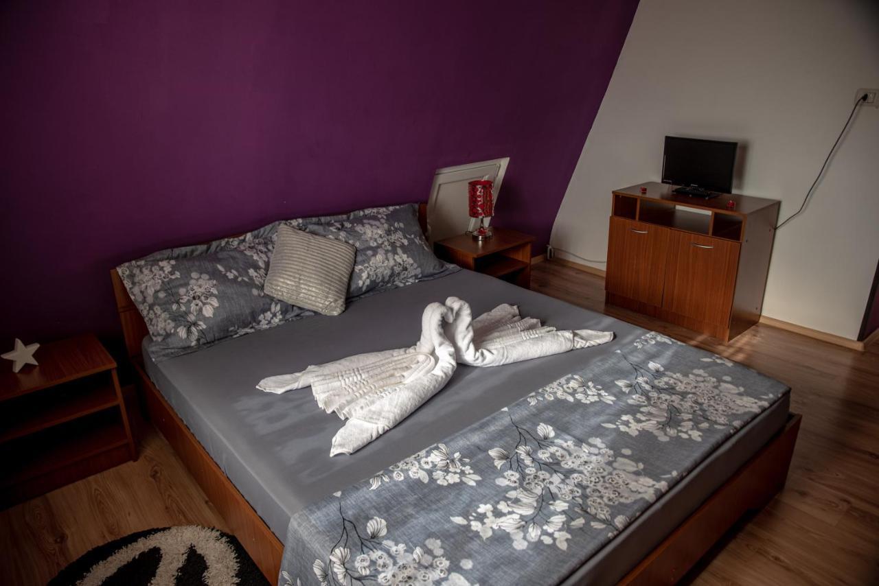 Отель Casa Robi Pestisani Экстерьер фото