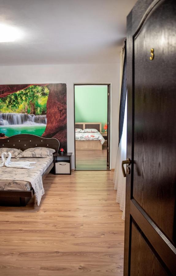 Отель Casa Robi Pestisani Экстерьер фото