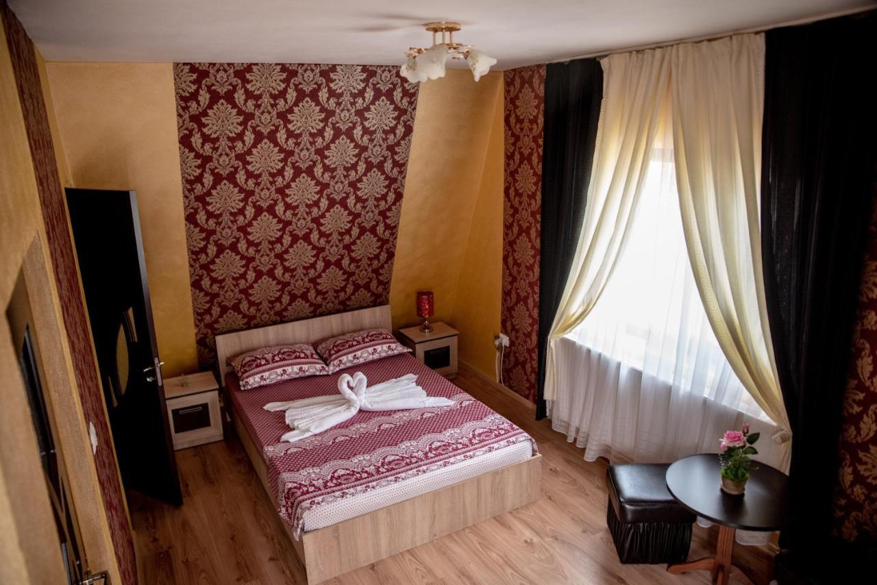 Отель Casa Robi Pestisani Экстерьер фото