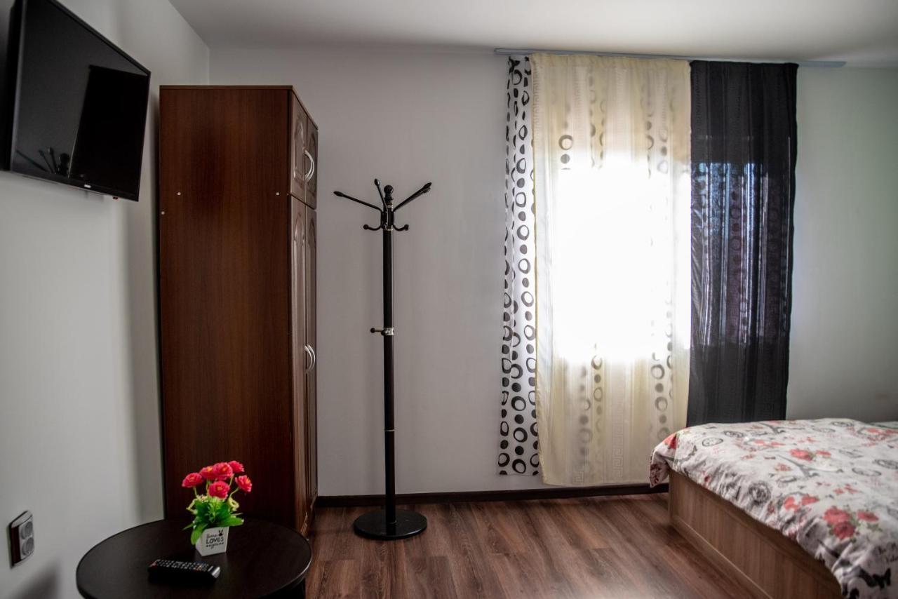 Отель Casa Robi Pestisani Экстерьер фото