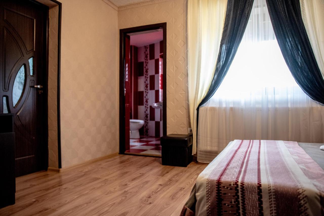 Отель Casa Robi Pestisani Экстерьер фото
