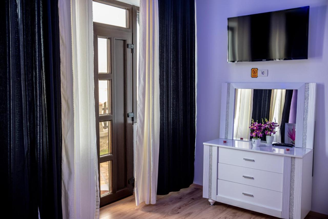 Отель Casa Robi Pestisani Экстерьер фото